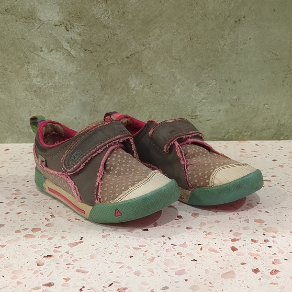 Keen | PLAY Sneakers. Worn But Handy For Messy Or Destructive Play | 9 - Picture 1 of 15